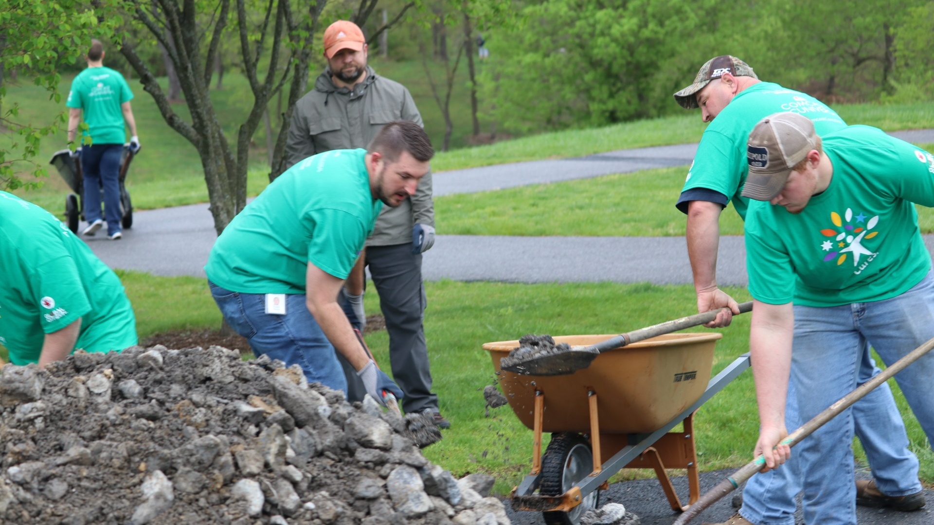 Comcast Cares Day volunteers